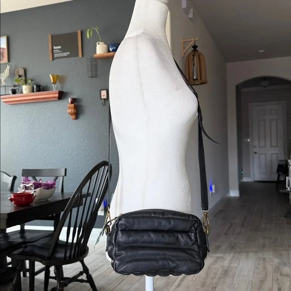 Madewell Transport Puff Black Leather Crossbody Camera Bag - Picture 3 of 9